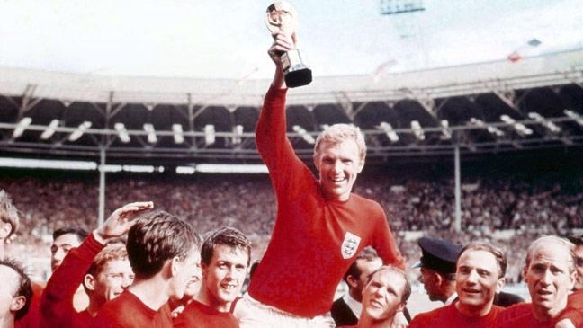 england-captain-bobby-moore-holds-the-jules-rimet-trophy-aloft-after-the-4-2-win.jpg