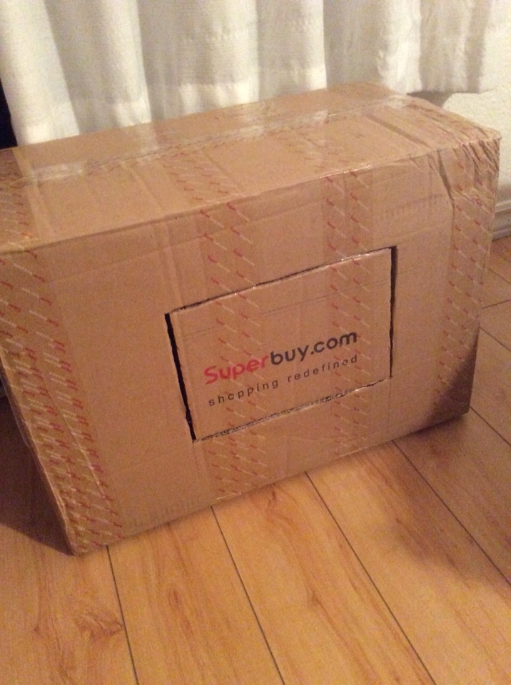 http://img.superbuy.com/group1/M00/11/CB/CjNkV1hLekuAH5nOAANRYZOT4-g149.jpg?x-oss-process=image/resize,w_950