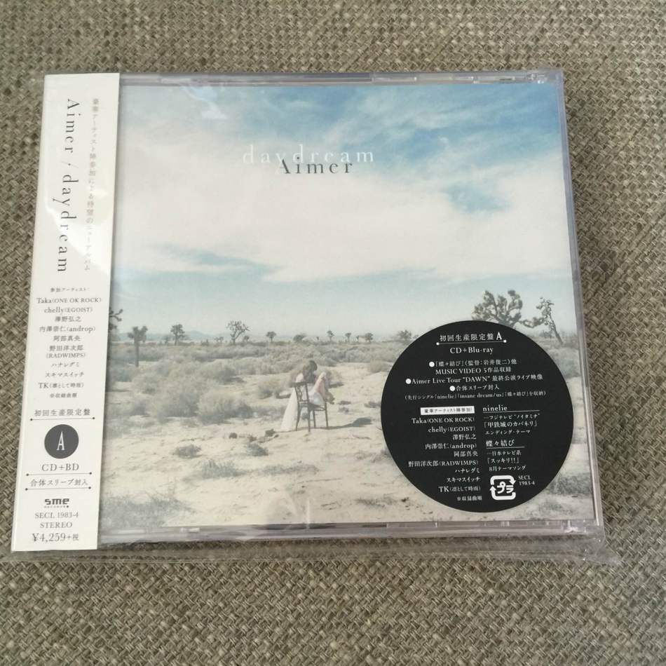 入坑比较晚,但很喜欢aimer的声音,随入手一张aimer的daydream!